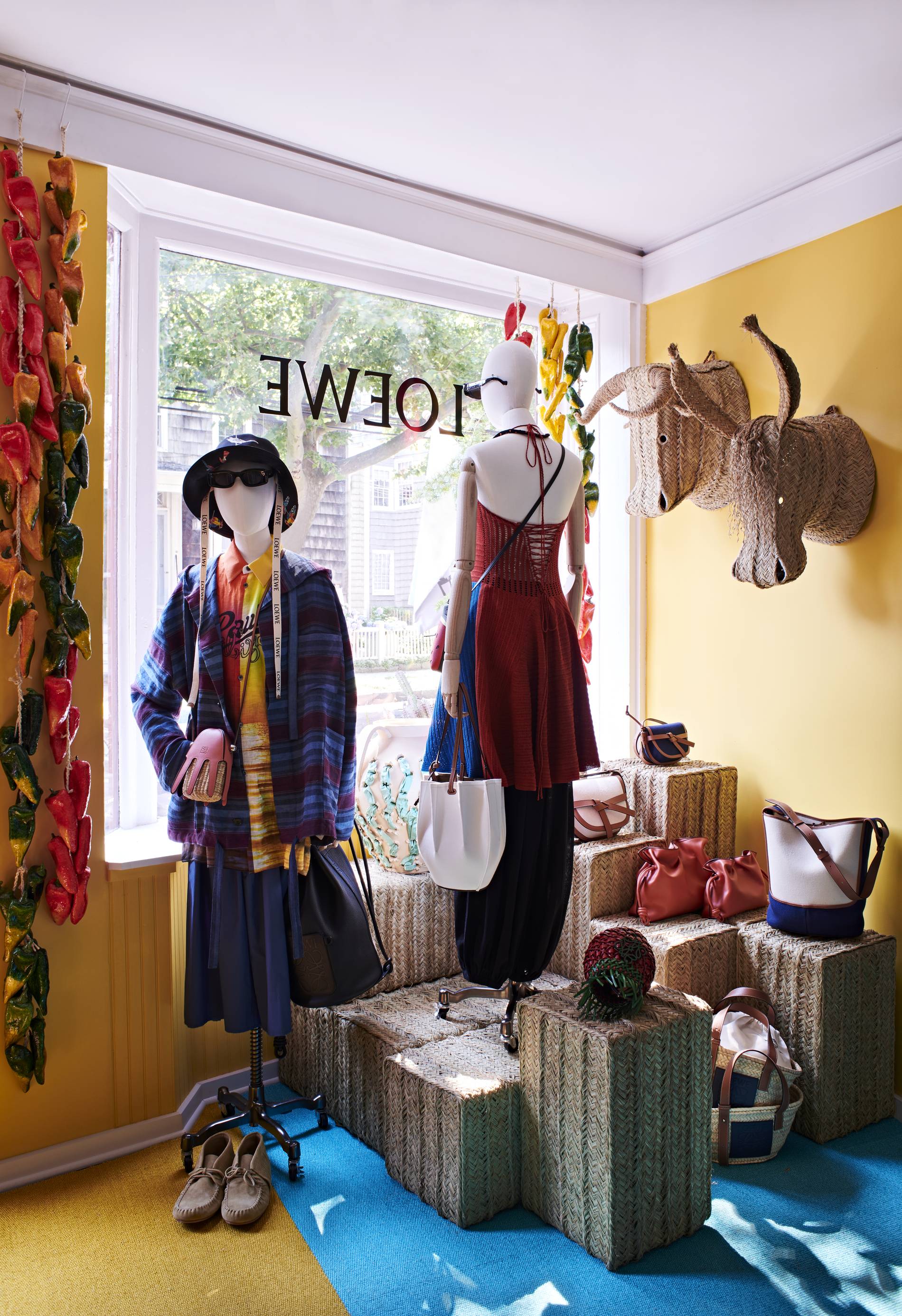 Window dressing at retail: we learn from Loewe