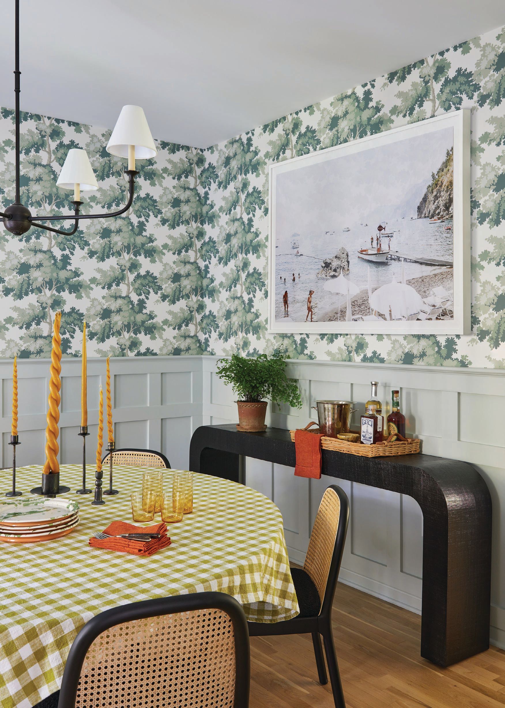The dining room is print-positive, marrying green Scalamandré
Raphael wallpaper with a Serena & Lily tablecloth and more. PHOTOGRAPHED BY KIRSTEN FRANCIS