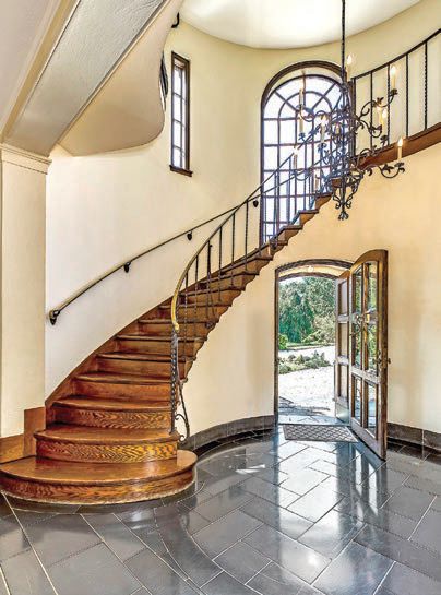 A striking circular foyer welcomes guests to Château North PHOTO BY JUMP VISUAL