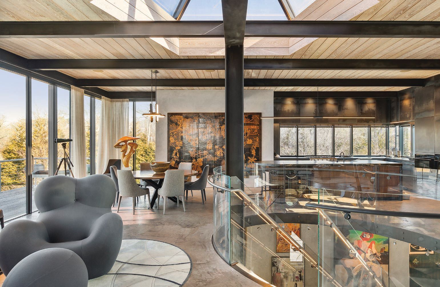 The home’s stunning interior design elements include steel beams, abundant natural light and windows that capture sunset and ocean scenery  PHOTO BY RISE MEDIA/COURTESY OF DOUGLAS ELLIMAN