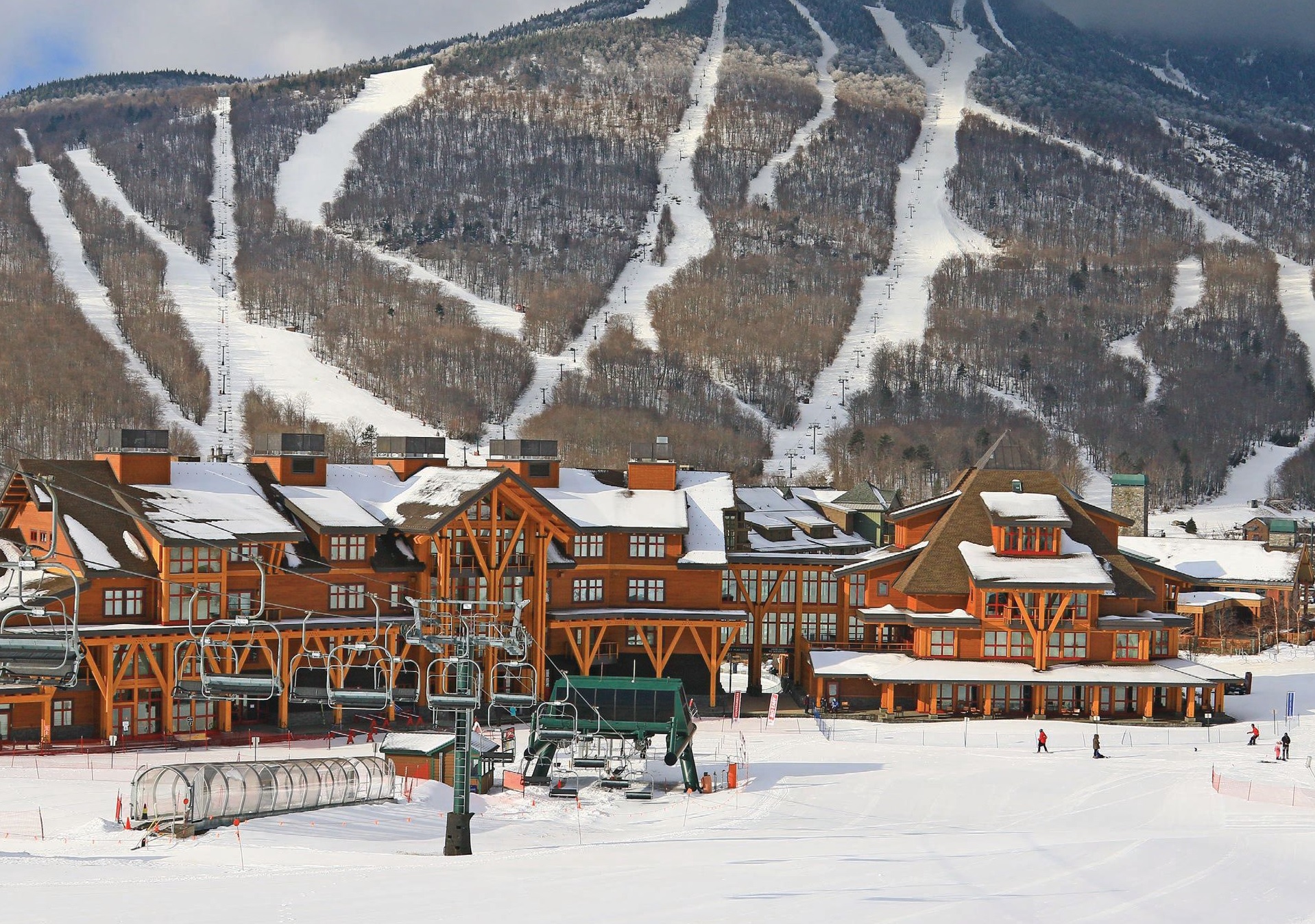 Incredible landscapes and plenty of slopeside amenities make winter the perfect time to experience Stowe.  PHOTO COURTESY OF STOWE MOUNTAIN RESORT
